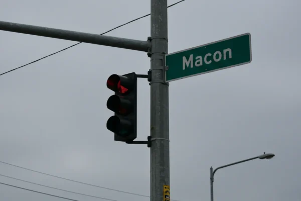 Accidentes en Semáforo Macon: Evita Errores 2026